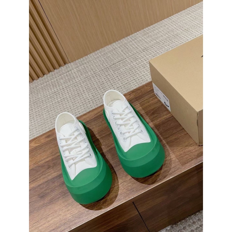 G*u*i casual shoes